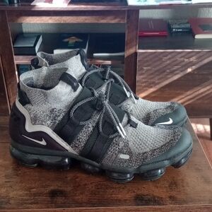 Nike Gray and Black Sneakers Utility